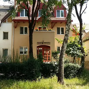 Stop Panzio 2*, Debreţin Ungaria